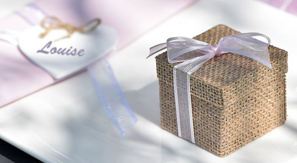 Organisation de baptême avec décoration et nourriture