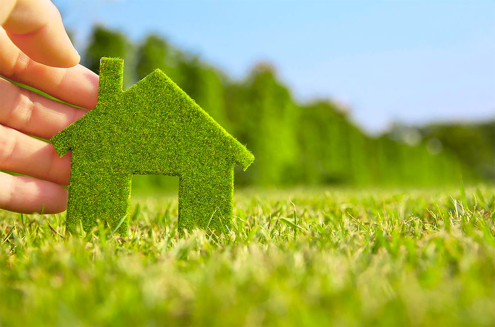 Fabricant travaillant avec du ciment écologique